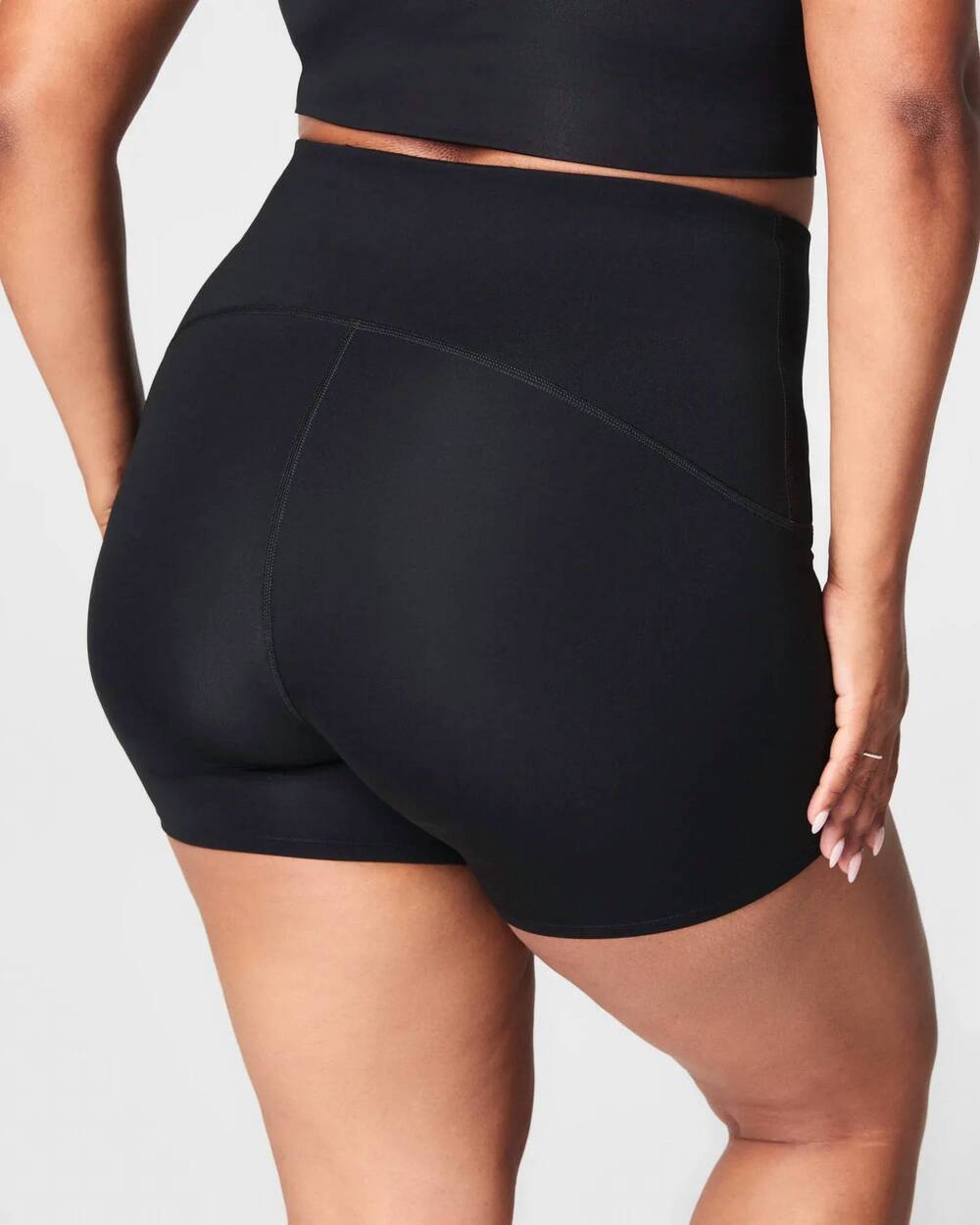 NEW SPANX booty boost active biker shorts in very black - Picture 3 of 7